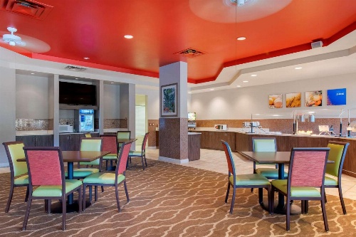 Comfort Suites Maingate East At Old Town image 1