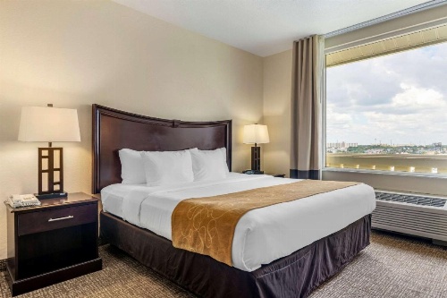 Comfort Suites Maingate East At Old Town image 40