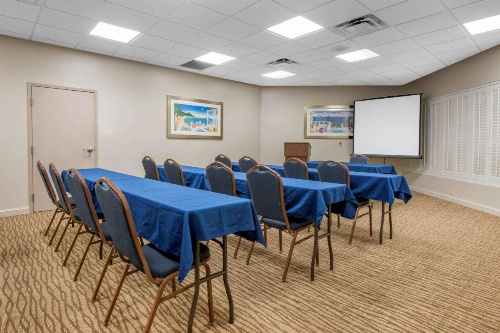 Comfort Suites Maingate East At Old Town image 5