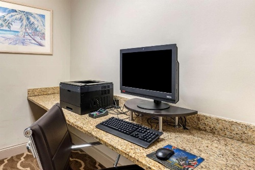 Comfort Suites Maingate East At Old Town image 6